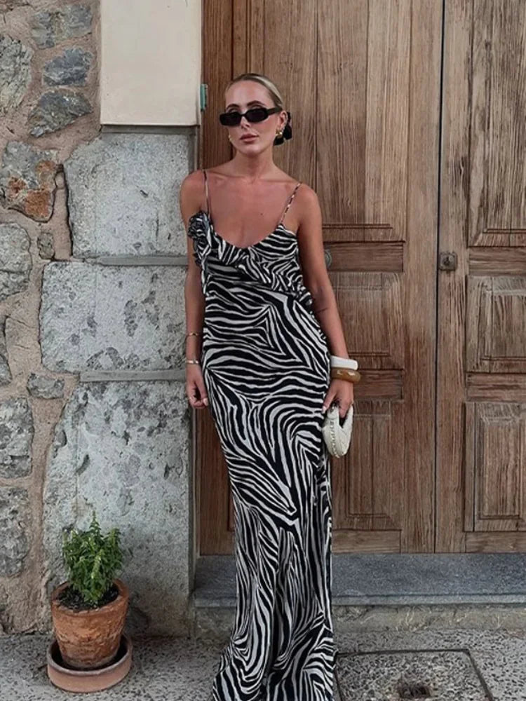 Xaviera | Dam V-Ringad Randig Klänning – Slingremmar För Sommarens Eleganta Stunder 1