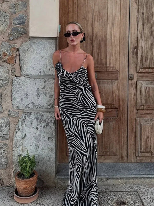 Xaviera | Dam V-Ringad Randig Klänning – Slingremmar För Sommarens Eleganta Stunder 1