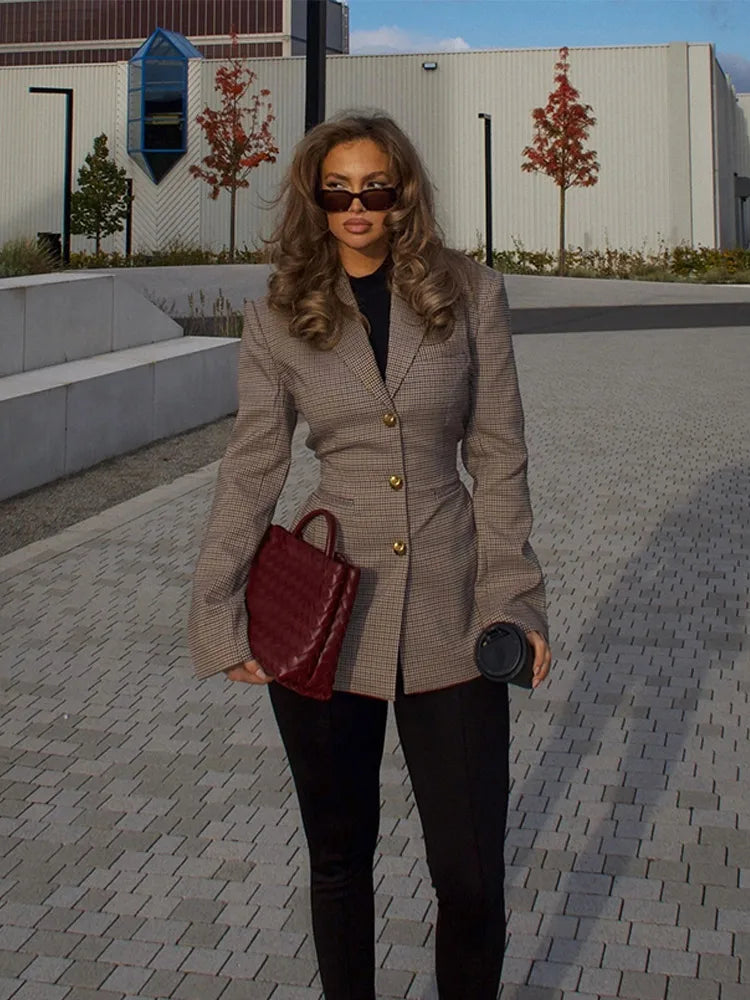 Calista | Tidlös Pläddräktrock – Klassiskt Rutigt Mönster För Alla Tillfällen 2