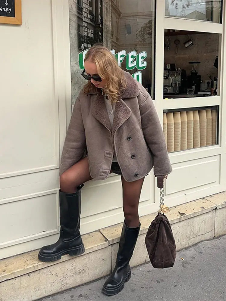 Calypso | Chic Lammullskappa – Elegant Design och Hög Kvalitet för Kyliga Dagar 2