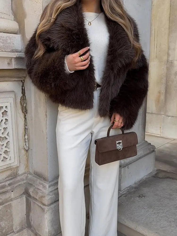 Konstans | Elegant Faux Pälsrock – Vändkrage För Tidlös Stil 2