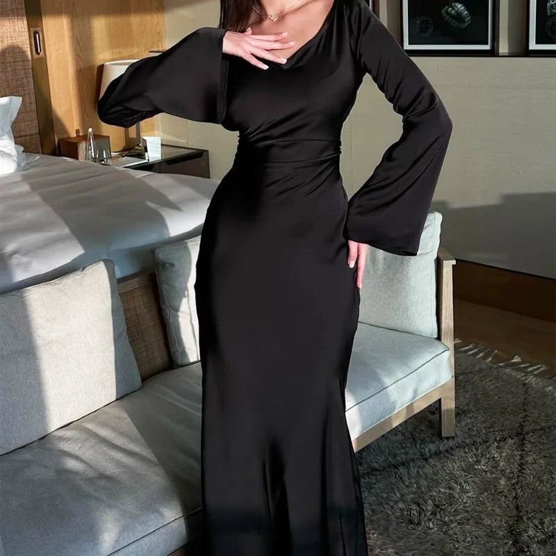 Gwyndelyn | Elegant Svart Långklänning – Satin med Snörning för Fest och Bröllop 3