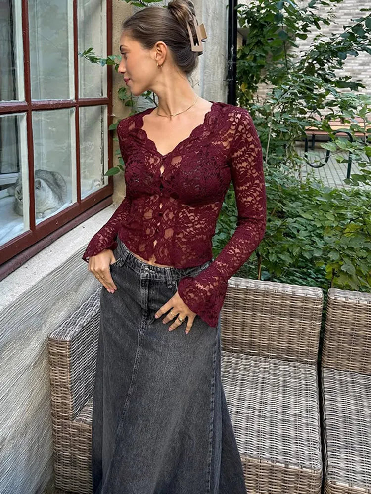 Sylvia | Elegant Spetsblus Dam – Bourgogne för Sofistikerad Stil 2