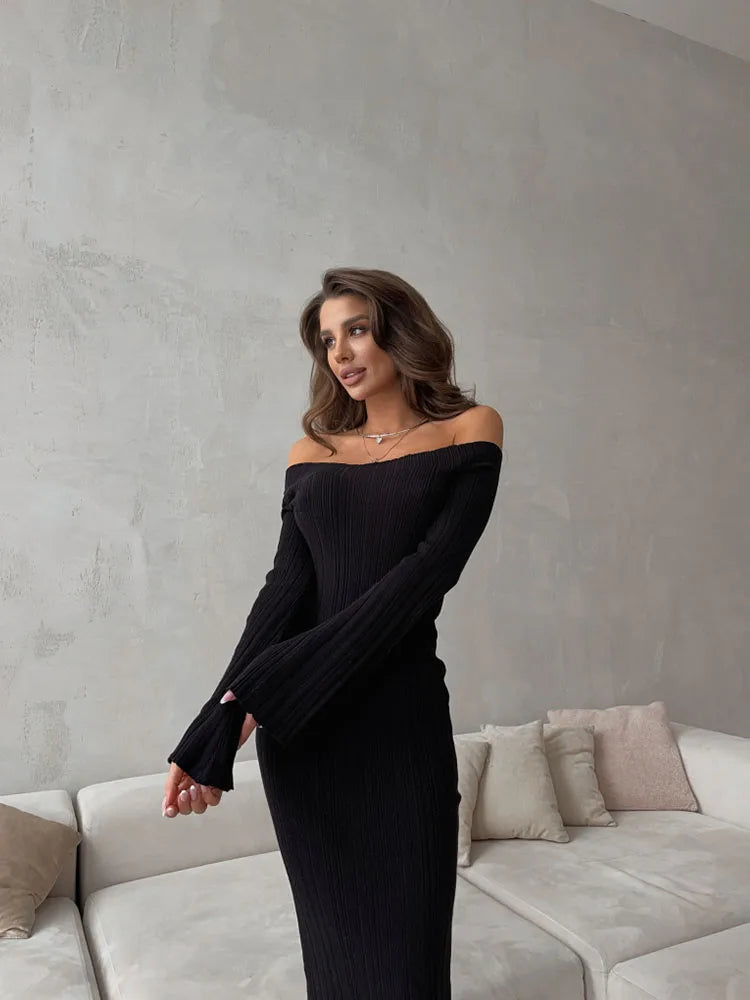 Halcyon | Elegant Dam Stickad Långklänning – Tidlös Stil och Komfort 1