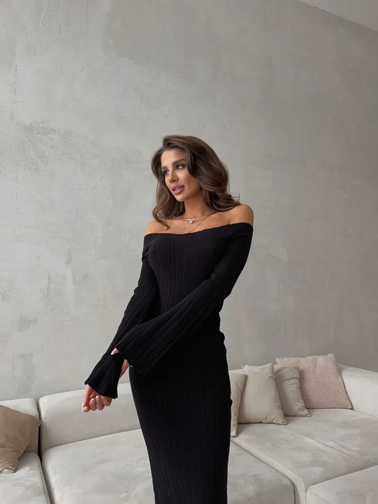 Halcyon | Elegant Dam Stickad Långklänning – Tidlös Stil och Komfort 1