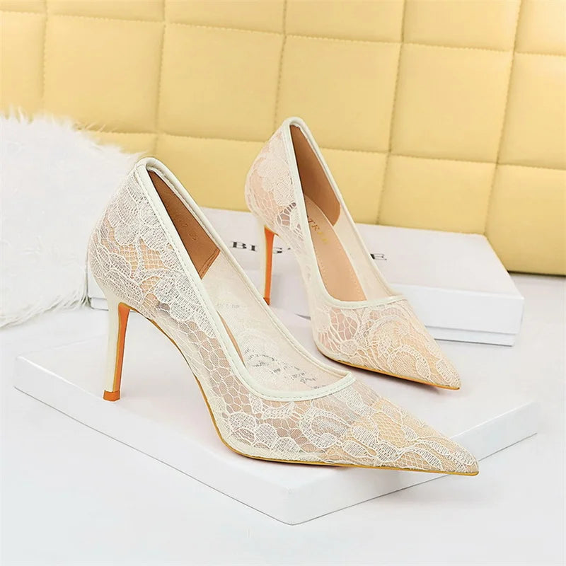 Blace | Eleganta Högklackade Skor – Spetsblommor För Varje Tillfälle 7