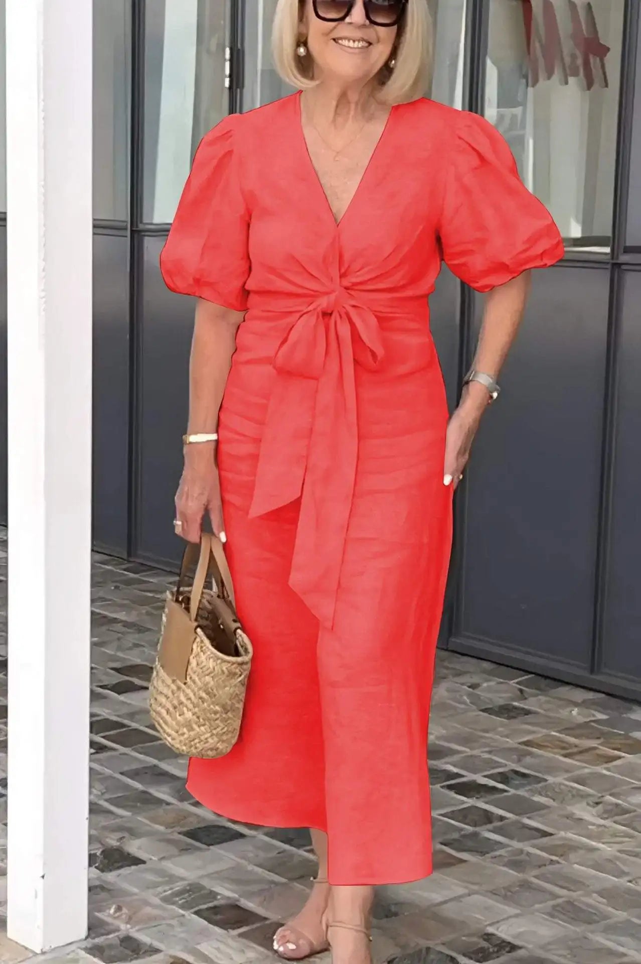 Esther | Vit Klänning Dam – V-Ringning Med Eleganta Spetsdetaljer 4