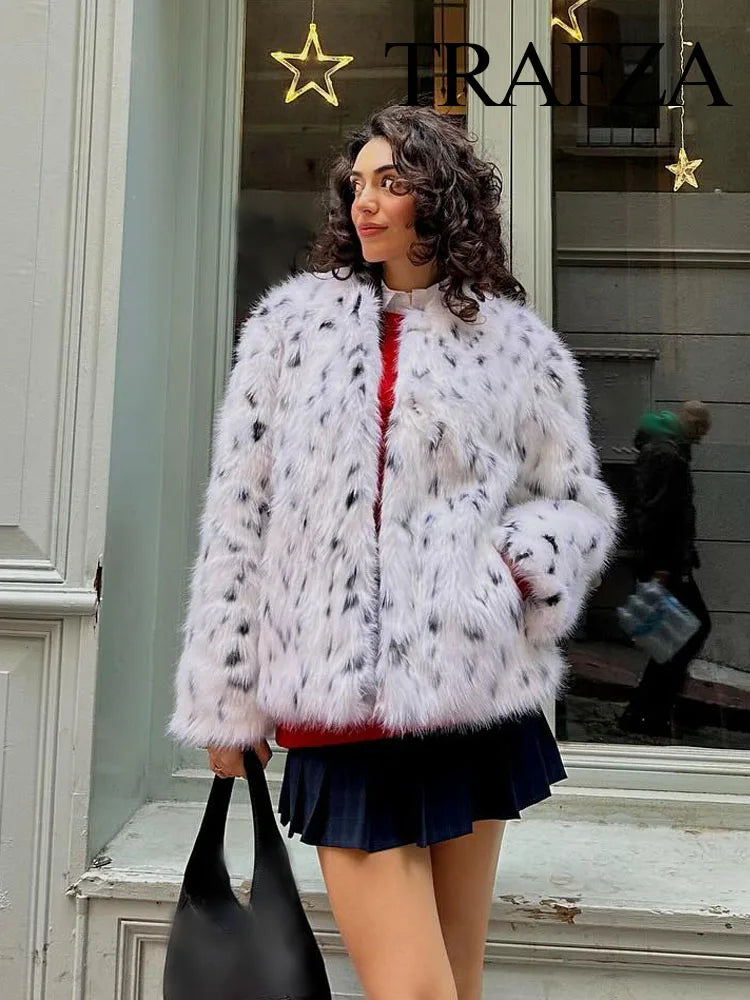 Cornelia | Elegant Kappa – Spotttryck För En Unik Vintergarderob 5