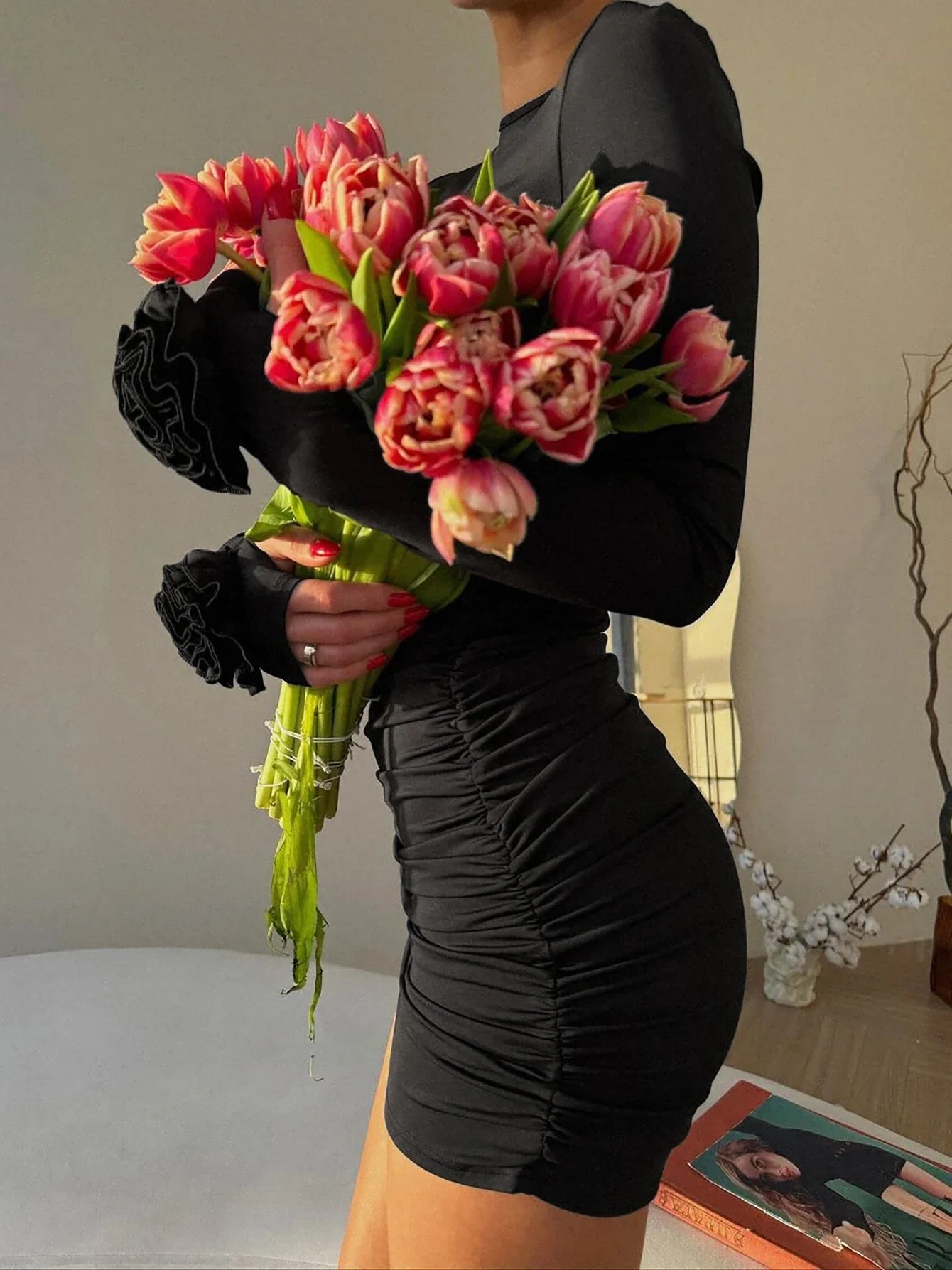 Glad | Elegant Veckad Svart Miniklänning – Långa Ärmar För Festliga Tillfällen 16