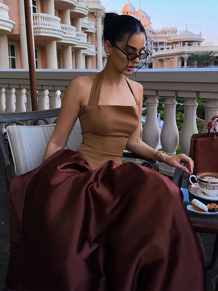 Ivy | Elegant Vintage Klänning Dam – Halterhalsring Och Unika Lapptäckningsdetaljer 2