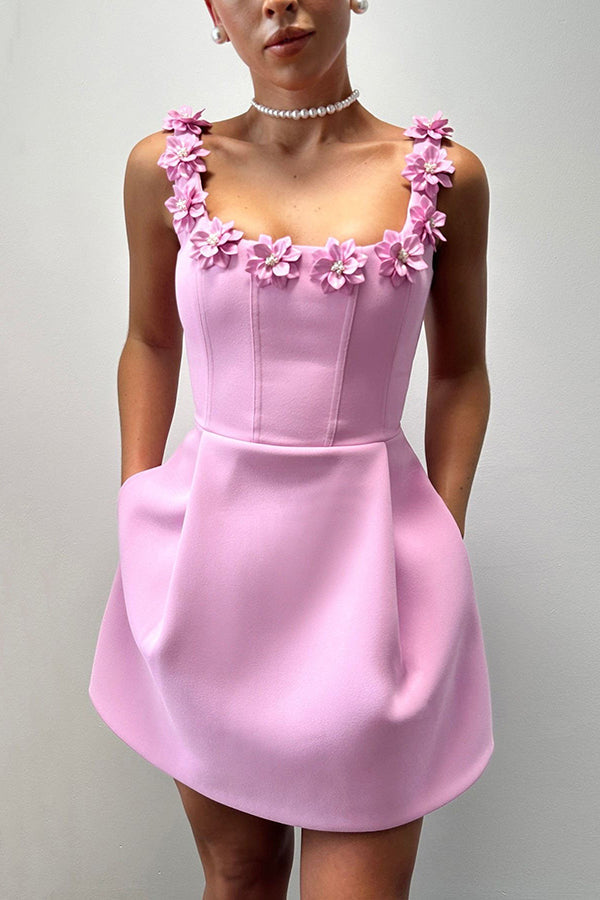 Denise | Elegant Rosa Miniklänning – Blommiga Detaljer 1