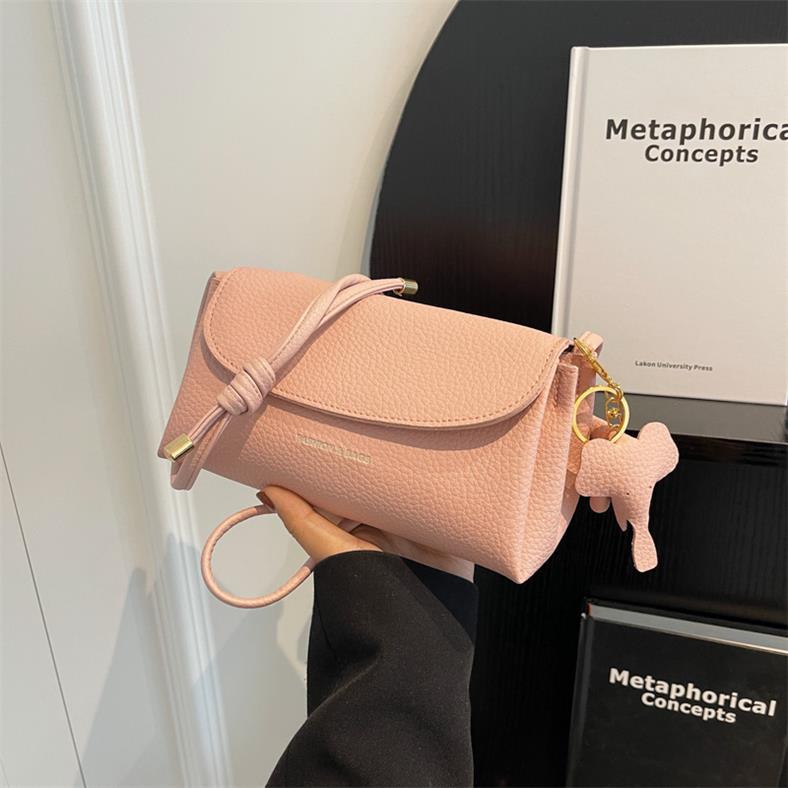 Alida | Elegant Handväska Dam – Handgjort Läder med Rymliga Fack 13