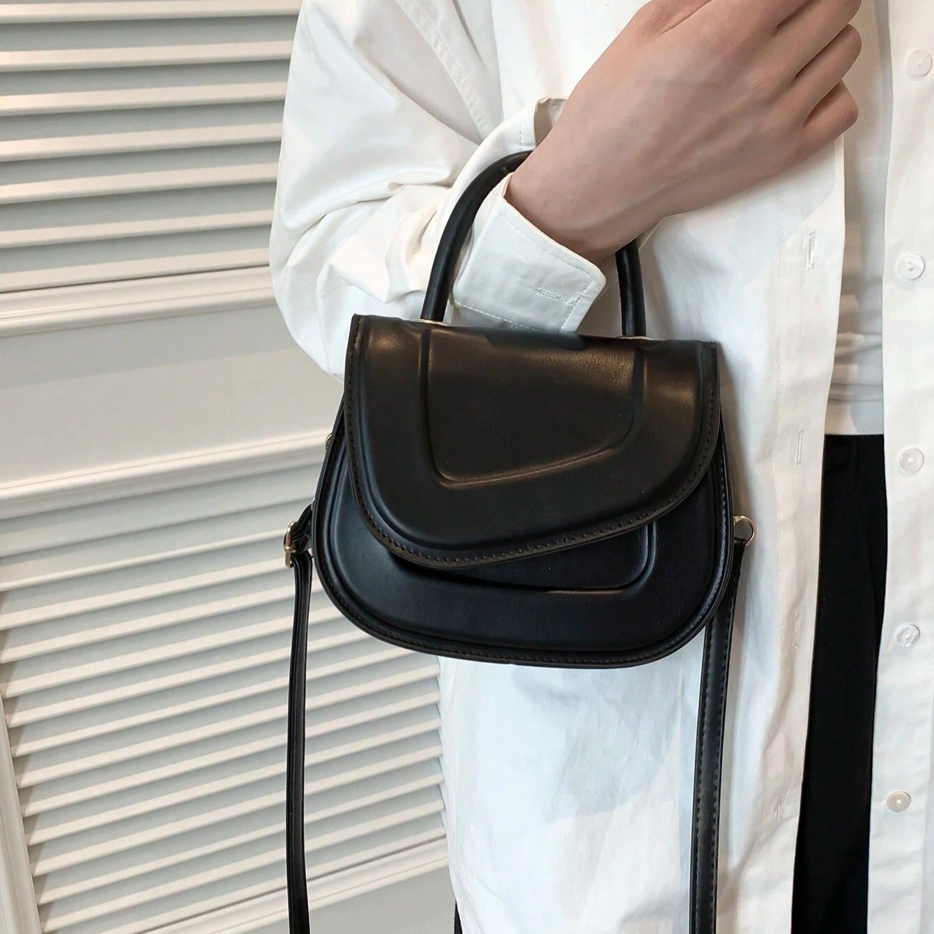 Raisa | Minimalistisk Sadelväska – Tidlös Elegans Med Mångsidiga Bäralternativ 4
