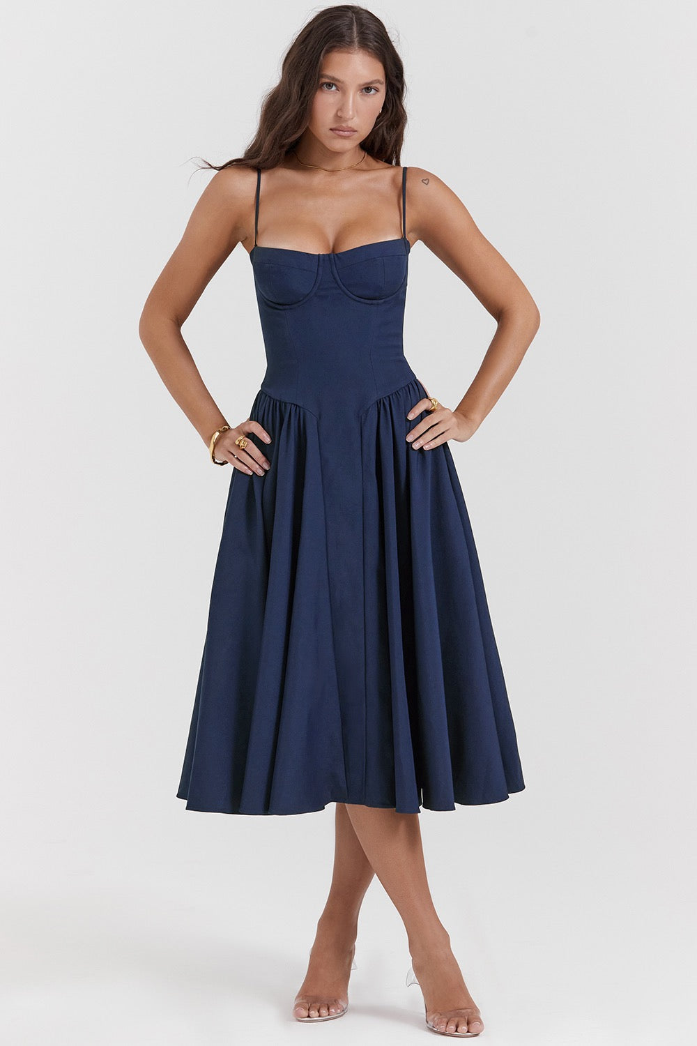 Ellie | Midjaformande Sundress – Skulpterande Effekt För Eleganta Tillfällen 9