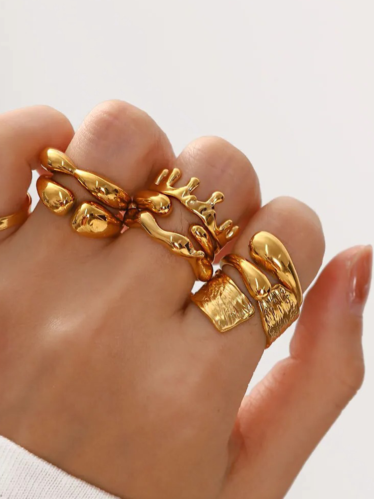 Yelena | Elegant Guld Droppring – Teardropdesign För Stilfulla Tillfällen 2