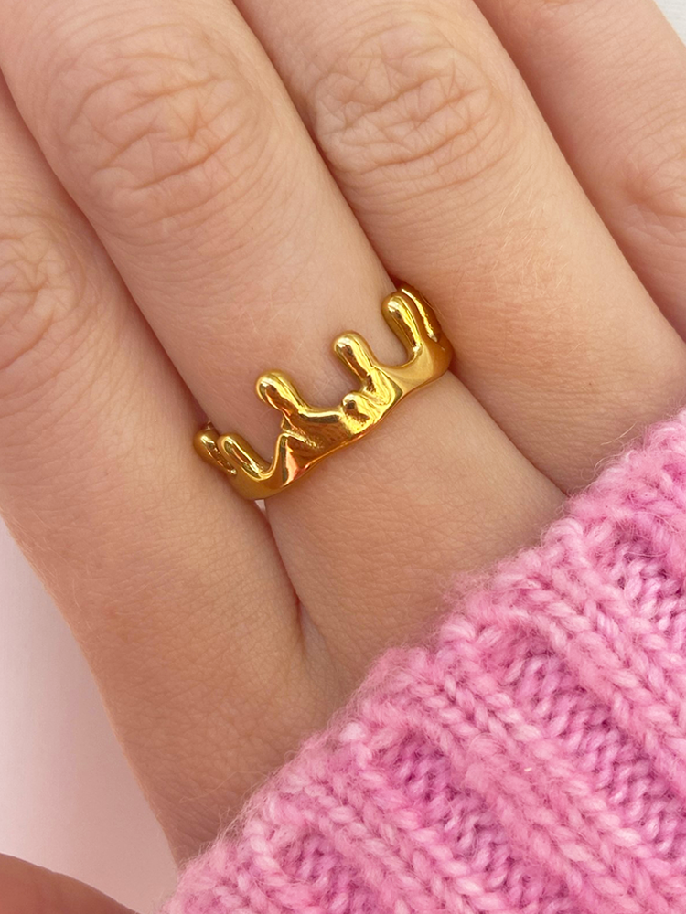Yelena | Elegant Guld Droppring – Teardropdesign För Stilfulla Tillfällen 1