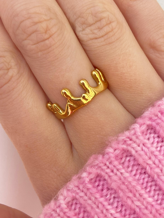 Yelena | Elegant Guld Droppring – Teardropdesign För Stilfulla Tillfällen 1