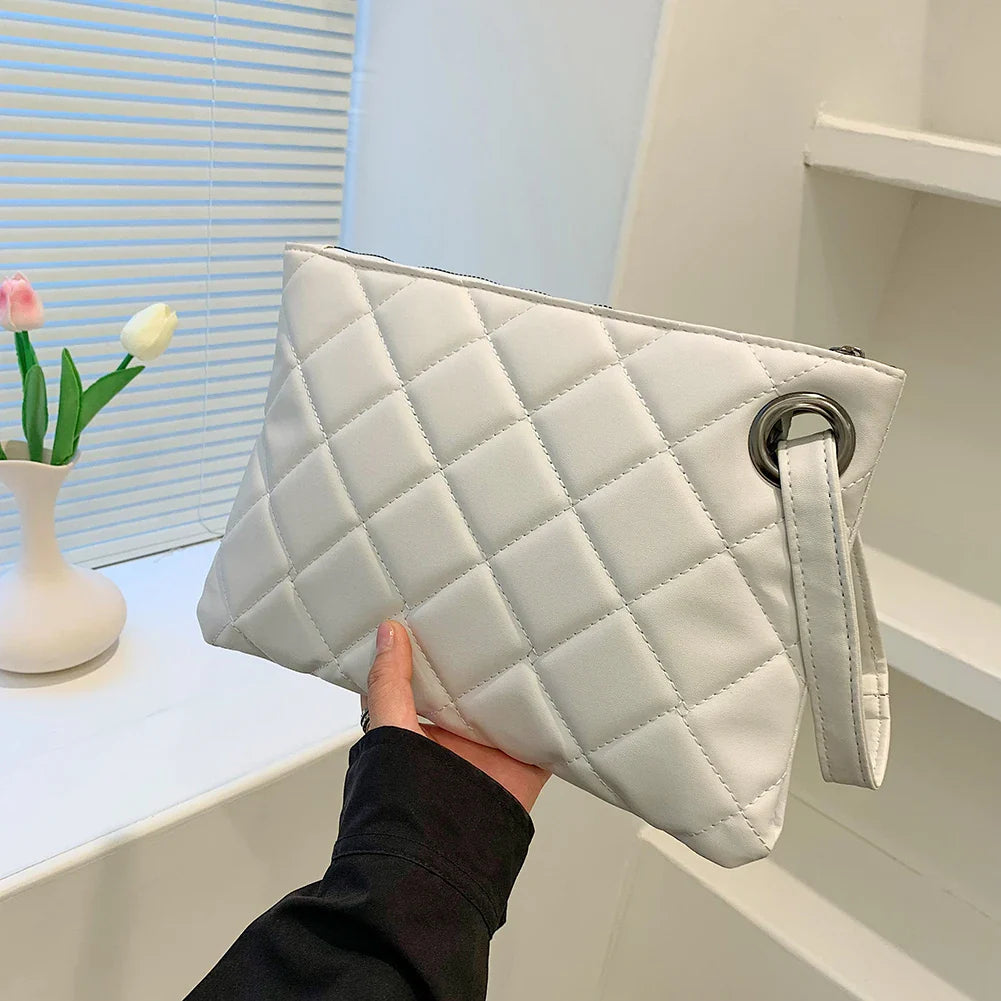 Nivine | Vintage Läderhandväska – Tidlös Elegans och Rymlig Design 3