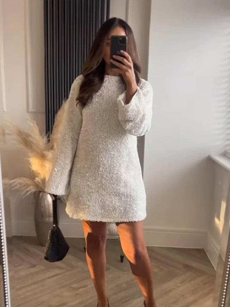 Lorena | Elegant Svart Miniklänning – Unik Båge Och Textur 4