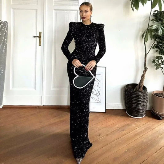 Leslie | Gnistrande Klänning – Smickrande Passform för Eleganta Tillfällen 1