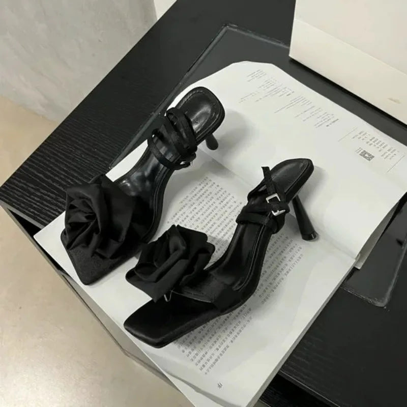 Monique | Eleganta Blommiga Högklackade Sandaler – För Stil Och Komfort 7
