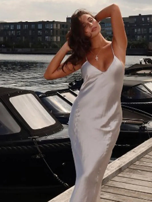 Xantha | Elegant Grön Maxiklänning Dam – Satin Rygglös Design för Sofistikerade Tillfällen 1