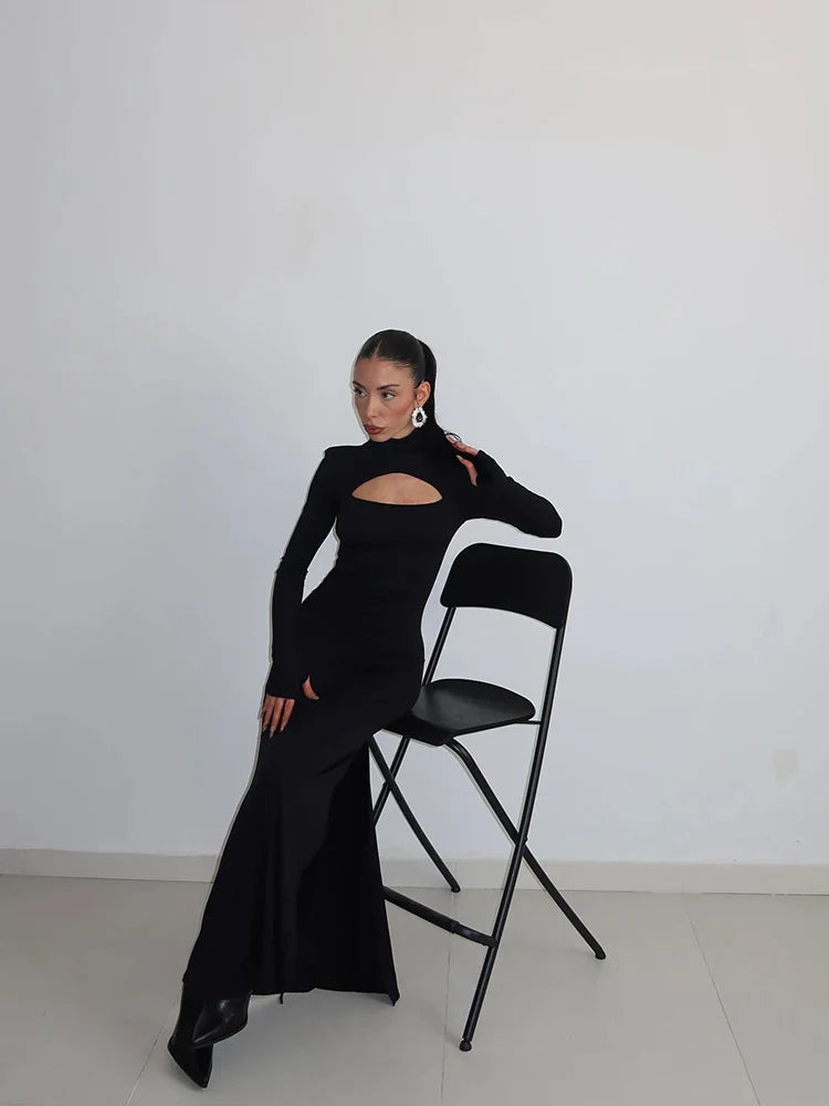 Gabrina | Elegant Svart Långärmad Klänning – Smickrande Design 1