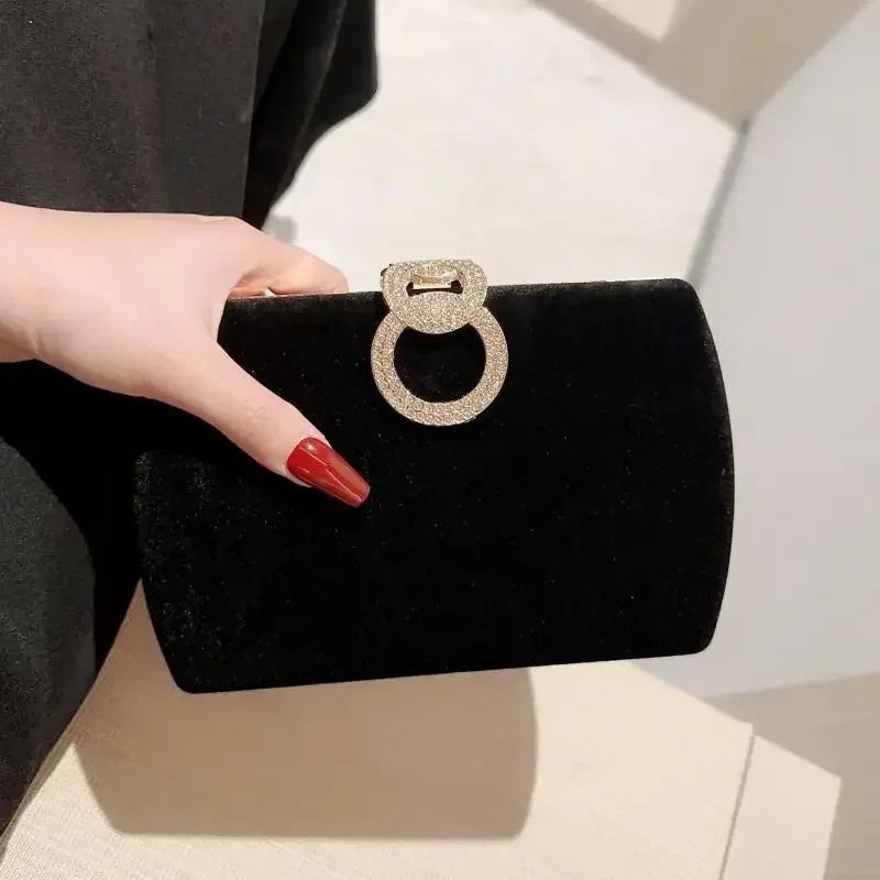Omari | Elegant Svart Clutchväska – För Tidlös Stil och Funktionalitet 2