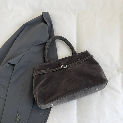 Odina | Lyxig Handväska – Sammet med Praktiskt Topp Handtag 10
