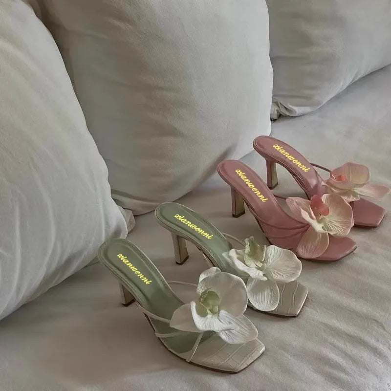 Julia | Eleganta Flipflops – Romantisk Orkidédekor Och Höga Klackar 7