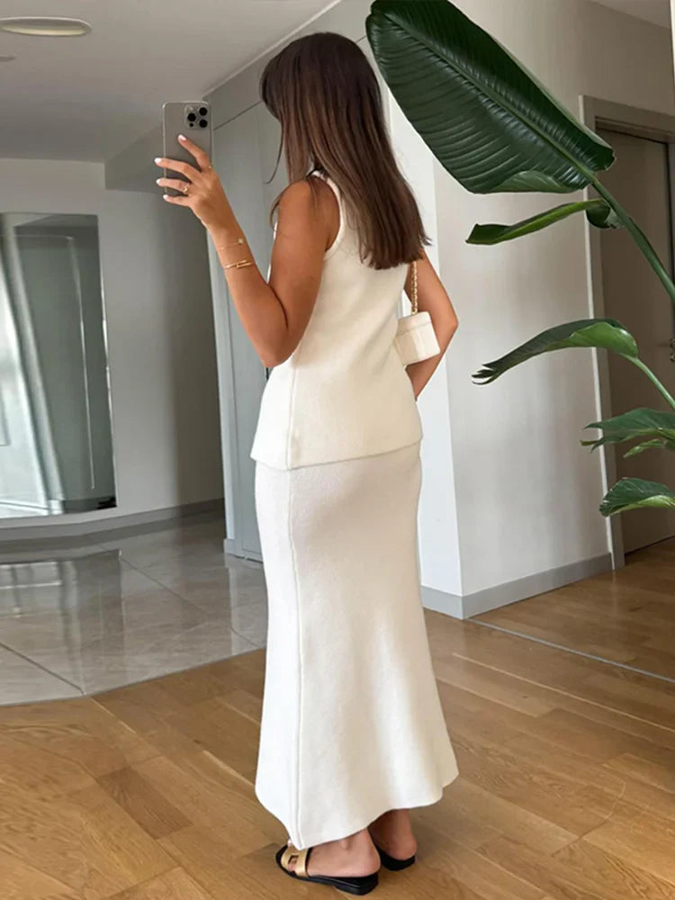 Keira | Chic Stickad Kjol Och Rund Halsvästuppsättning – För Eleganta Tillfällen 3