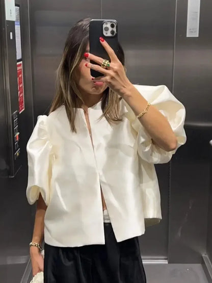 Ros | Chic Vit Blus – Ruffle Detaljer För Elegant Stil 2