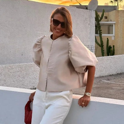 Ros | Chic Vit Blus – Ruffle Detaljer För Elegant Stil 10