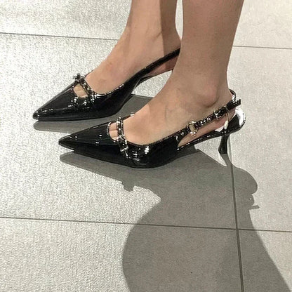 Carol | Eleganta Spännesandaler Med Kattungeklack – För Stil Och Komfort 3