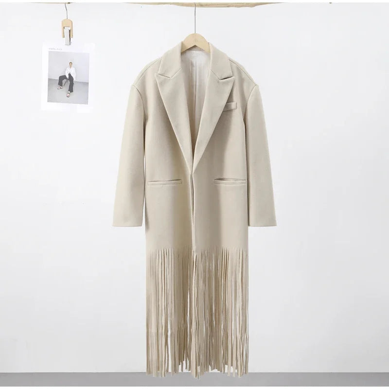Goldina | Elegant Kappa – Mysig Och Stilren Design Med Tofsar För Hösten 7