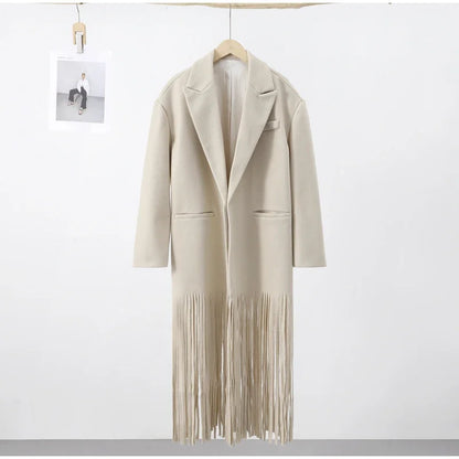 Goldina | Elegant Kappa – Mysig Och Stilren Design Med Tofsar För Hösten 7