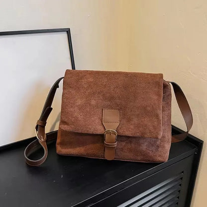 Annika | Vintage Axelväska Dam – Mocka med Justerbar Rem för Tidlös Elegans 8