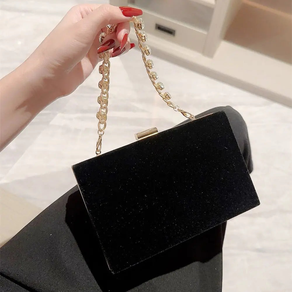 Ottavia | Elegant Svart Sammetväska – För Kvällsevenemang Med Tidlös Stil 5
