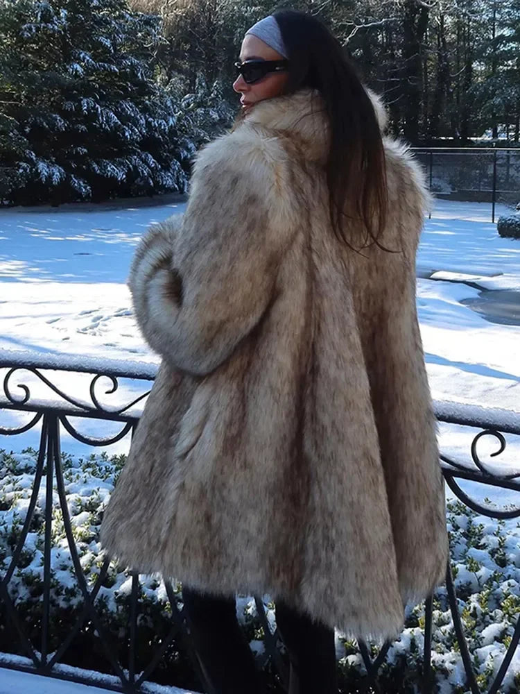 Drusilla | Elegant Midi-Kappa i Mjuk Faux Päls för Stil och Värme 5