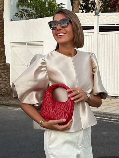 Ros | Chic Vit Blus – Ruffle Detaljer För Elegant Stil 4