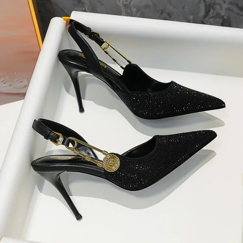 Meredith | Eleganta Spetsiga Klackar – Glittrande Rhinestones För Stilfulla Tillfällen 3