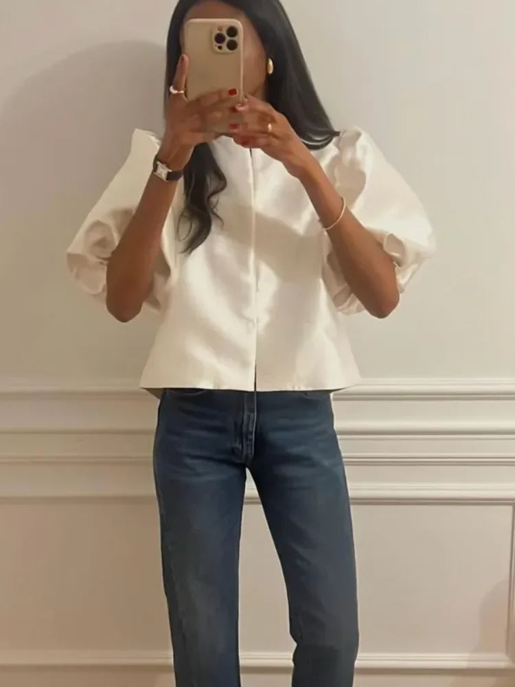 Ros | Chic Vit Blus – Ruffle Detaljer För Elegant Stil 3