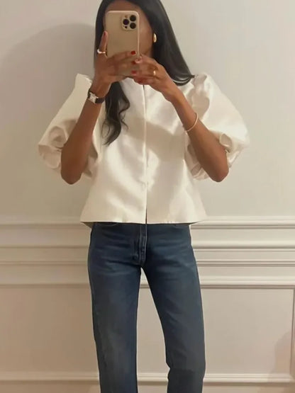 Ros | Chic Vit Blus – Ruffle Detaljer För Elegant Stil 3
