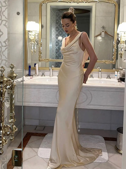 Olivia | Elegant Rygglös Maxiklänning – Vit Satin För Tidlös Elegans 3