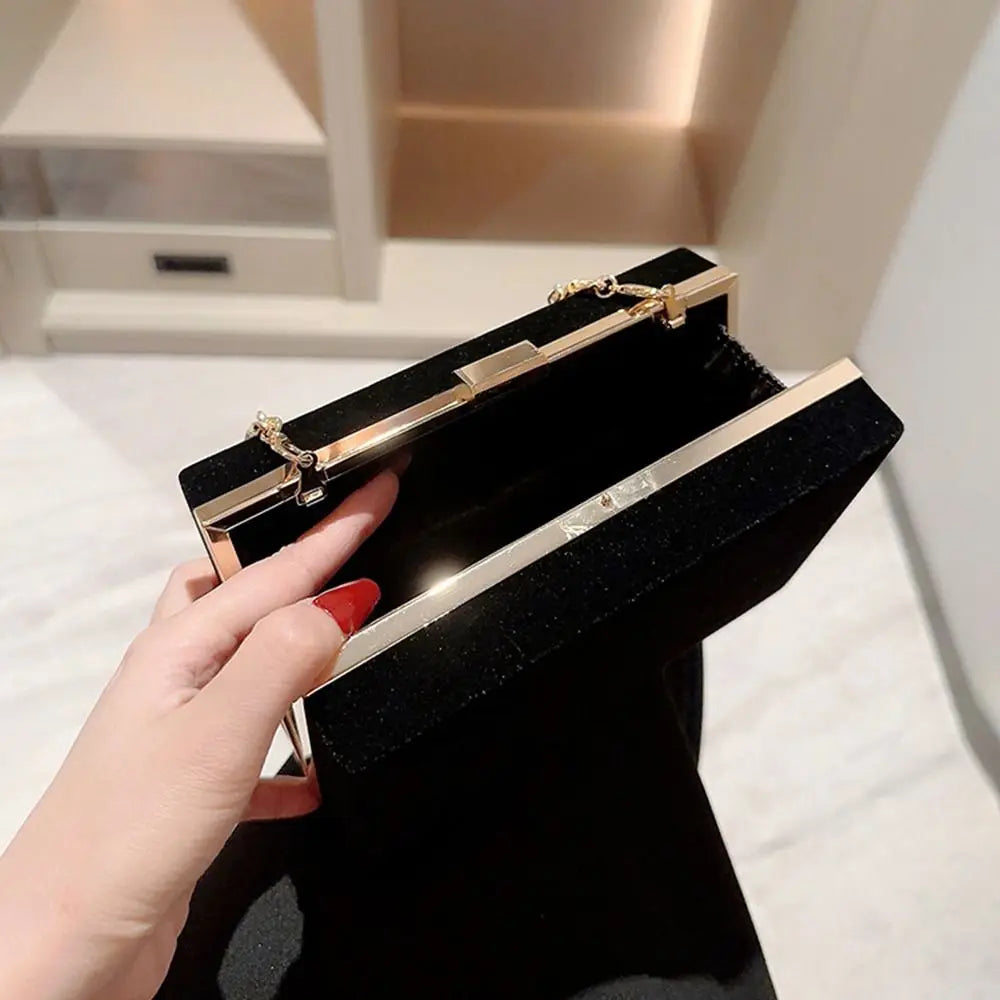 Ottavia | Elegant Svart Sammetväska – För Kvällsevenemang Med Tidlös Stil 2