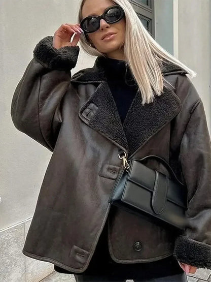 Odette | Elegant Läderrock – Fleece För Stil Och Värme 1