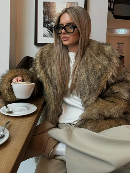 Callie | Elegant Pälsjacka Dam – Mjuk Plysch med Full Ärmar För Vinter 3