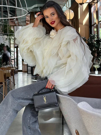 Sofia | Elegant Rufflad Blus – Lapptäckningsdetaljer För Alla Tillfällen 6
