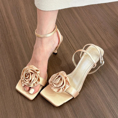 Monique | Eleganta Blommiga Högklackade Sandaler – För Stil Och Komfort 2