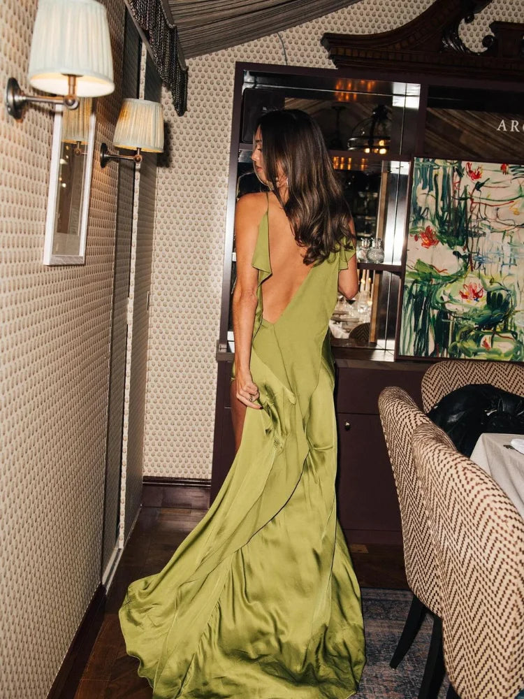 Zahra | Elegant Grön Rygglös Klänning – Satin För Bröllop Och Fest 2